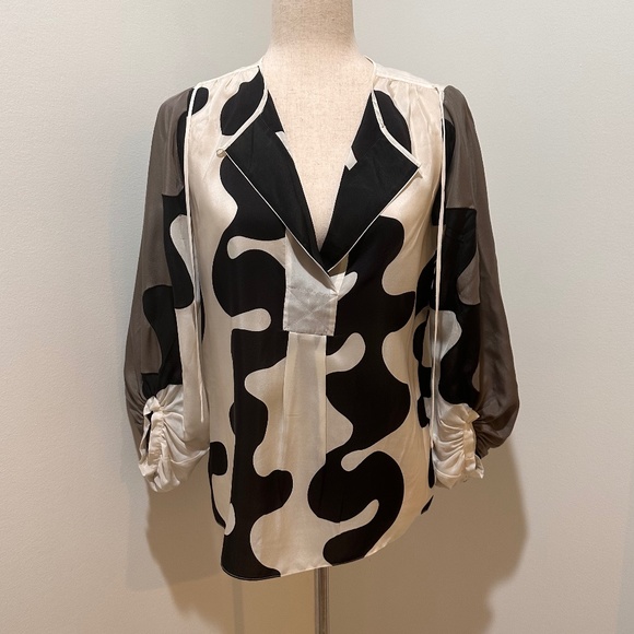 Diane von Furstenberg (DVF) 100% Silk Blouse in Taupe, Black, and Cream - Size 4 - Picture 1 of 7